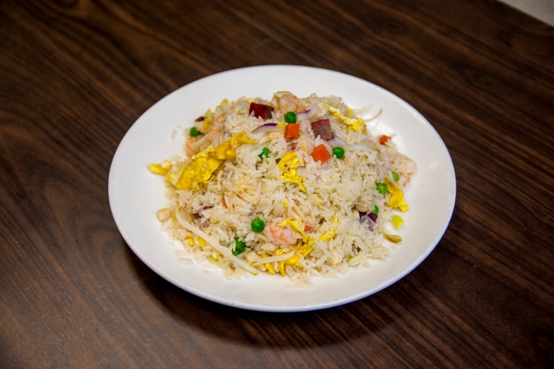 r02. house special fried rice 本楼炒饭